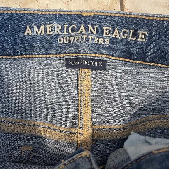 NWOT American Eagle distressed Jeggings - Picture 3 of 4